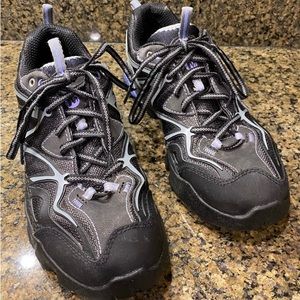 Merrell GoreTex Hiking Shoe Womens SZ 10 Black, Purple, Grey